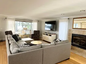 Beautiful lakefront vacation property in Mashpee - Image 3