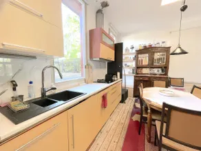 Balcony with three bedrooms and free parking. - Image 2