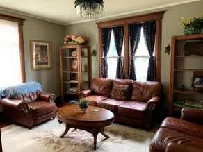 Spacious, pet-friendly, near downtown, 1890s home - Image 3