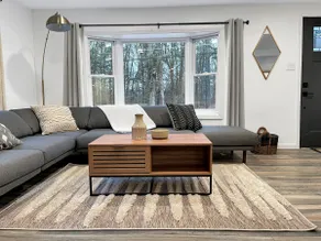 Modern 3BR with Game Room - Near HITS & Woodstock - Image 4