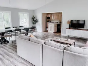 Bright and Spacious Maple Fork - Image 3