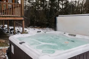 Cobourg Cabin Retreat: Hot Tub & Fireplace - Image 5