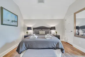 Beautiful Carriage House! Your Home Away from Home - Image 2