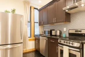 Cozy Studio Sanctuary in Washington Heights - Image 5
