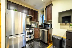 Lovely 2 Bedroom in Historic Washington Heights - Image 2