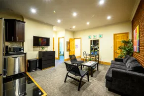 Lovely 2 Bedroom in Historic Washington Heights - Image 4