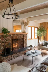 Beautiful Lakefront Cabin Nestled in the Trees! - Image 4