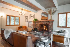 Beautiful Lakefront Cabin Nestled in the Trees! - Image 5