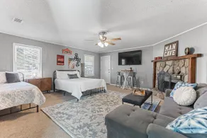 Large 4-Bedroom Home with Expansive Fenced Yard! - Image 3