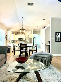 Spacious, modern and comfy 4 bedroom home! - Image 3