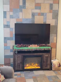 Slippery Jim's Cozy Retreat - Image 4