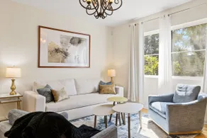 Stylish Mordern Retreat -4 Beds house free parking - Image 4