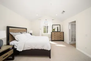 Stylish Mordern Retreat -4 Beds house free parking - Image 3