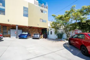 Centrally Located Designer Loft w/ Parking and A/C - Image 5