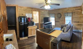 Cozy Couples Farmhouse - Image 4