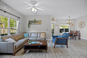 Fire Pit Retreat · Games · Mins to Beach/Downtown - Image 5