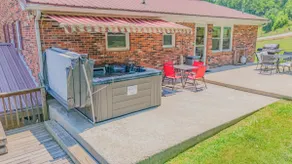 Hillside Hideout With Scenic Bluegrass Hot Tub Views! - Image 3
