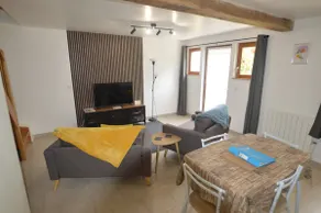 Rose, a 2 bedroom cottage with all amenities - Image 2