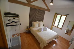 Rose, a 2 bedroom cottage with all amenities - Image 4