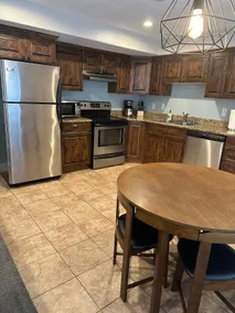 Spacious 2 bedroom. Close to everything! - Image 4