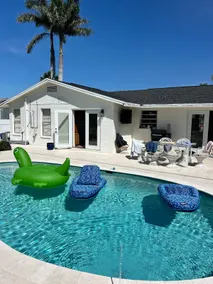 Hidden Gem-Central Naples-3 Miles to Town & Beach - Image 3