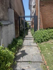 Apt with parking included. - Image 4