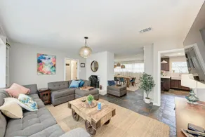 Artsy Austin Cottage - Image 2