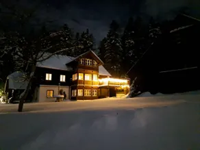 Cozy apartment in traditional outdoor house - Image 2