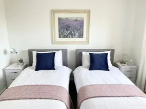 Comfortable & Spacious Entire Holiday home in Llanelli.  Pet Friendly. - Image 5