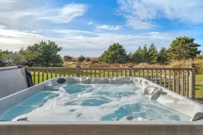4-Acre Beach Farmhouse, hot tub, firepit, game room, 3 min walk to beach, slp 12 - Image 2