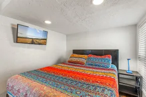 Bungalow im „Green Gable“-Stil in der Innenstadt mit Klimaanlage, komplett umzäuntem Garten, Waschmaschine und Trockner, 2 Smart-TVs, WLAN - Image 3