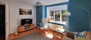 Peaceful 1 bedroom apartment with off-road parking - Image 3
