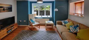 Peaceful 1 bedroom apartment with off-road parking - Image 2
