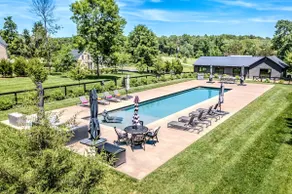 Luxurious two story Keswick guest house with pool - Image 1