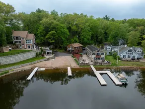 Linny's - Private Dock - Lake Access - Firepit - Image 5