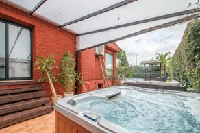 Designer house, pool & barbecue - Image 3