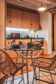 Charming apartment with patio in Macarena - Image 5
