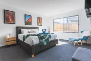 Sauna, King Beds, Tranquility Base Fun Large Home - Image 5