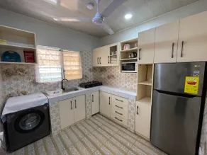 Comfortable 2-Bed Flat - Image 3