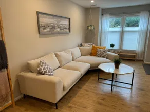 Beautiful TH w/ Front Patio - Image 5