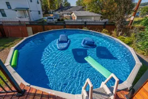 Luxury pet friendly estate w/ hot tub and heated pool in the heart of the city - Image 3