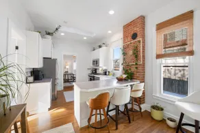 Bright with High Ceilings - Walkable, Urban Charm - Image 3