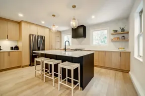 HushHaus- Sleeps 9- Hike Bike Golf-AC, luxury linens and VIP parking pass - Image 4