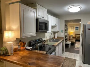 Riverside Retreat - Image 4