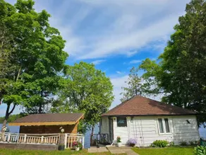Cheerful Waterfront Cottage on Howes Lake - Image 4