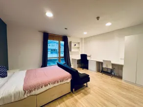 Spacious Balcony Apartment in Zone 1 near Holborn - Image 5