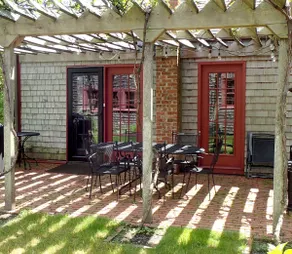 Historic colonial 4-bedroom home in coastal town - Image 5