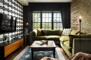 3-bedroom exposed brick in Chicago's Wicker Park - Image 2