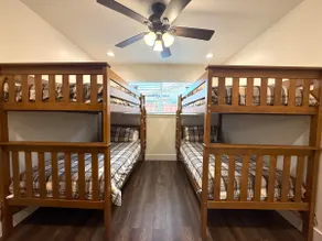 •NEW• Spacious Home 6 beds/ 2 bath + Steam Shower! - Image 4