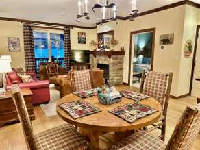 Luxury Condo*Hot Tub*Pool*Fireplace*Walk to Lifts*Near Golf Course & Fitness Ctr - Image 4